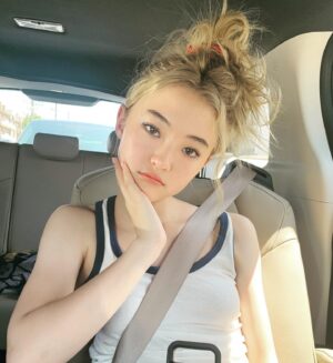 Ella McKenzie Instagram - 🤔
