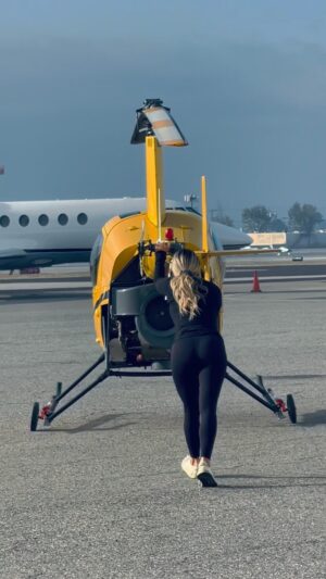 Kinsey Wolanski Instagram - My favorite mornings ☀️🚁 

#pilot #adventure #travel #aviation #helicopter #helicopterpilot #livinglife
