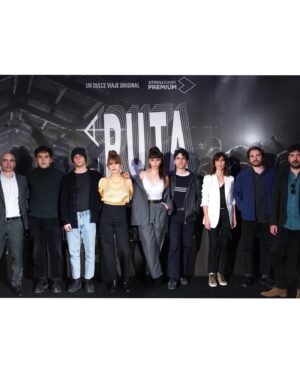 Claudia Salas Instagram - EXT. NOD. PARKING - DIA .

(Toni).

@larutaserie llega este año a @atresplayer para “celebrar” el “todo”.

Gracias al factor humano que da alma a este proyecto (Ruteros y Ruteras, sabéis quienes sois).

Reitero que es un privilegio formar parte de esto y sin duda, uno de los mayores regalos que me ha dado la profesión es haber caído en estos brazos.

Gracias @laia_lluch por mirarnos tan bonito 📸

Pd: “y partió de la nada…”

♥️

@kuranda_agencia 
@caballofilms 
@atresmediacom