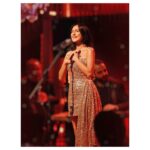 Şevval Sam Instagram - Teşekkürlerimle..🙏🏼💞🎶👍🏼🌺
Fotoğraflar: @canipek 
Elbise: @tarikedizofficial 
Styling @816styling 
@mina.tanay @sburcucam 
@dadasalonkabarett 
@ceydahasirci