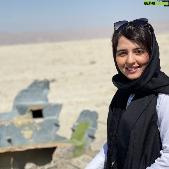 Narges Mohammadi Instagram - بهترین فصلی که دوست دارم اردیبهشت چون تولد سارای عزیزم و محسن عزیزتر از جانم ..
سارا جون تو بهترین ،همراه ترین خواهر دنیا هستی 🌺♥️🌸
دوستت دارم و ارزو می کنم امسال بهترین سال زندگیت باشه عشق منی 🎂🌸♥️🌺🌺
تولدت مبارک♥️🌺