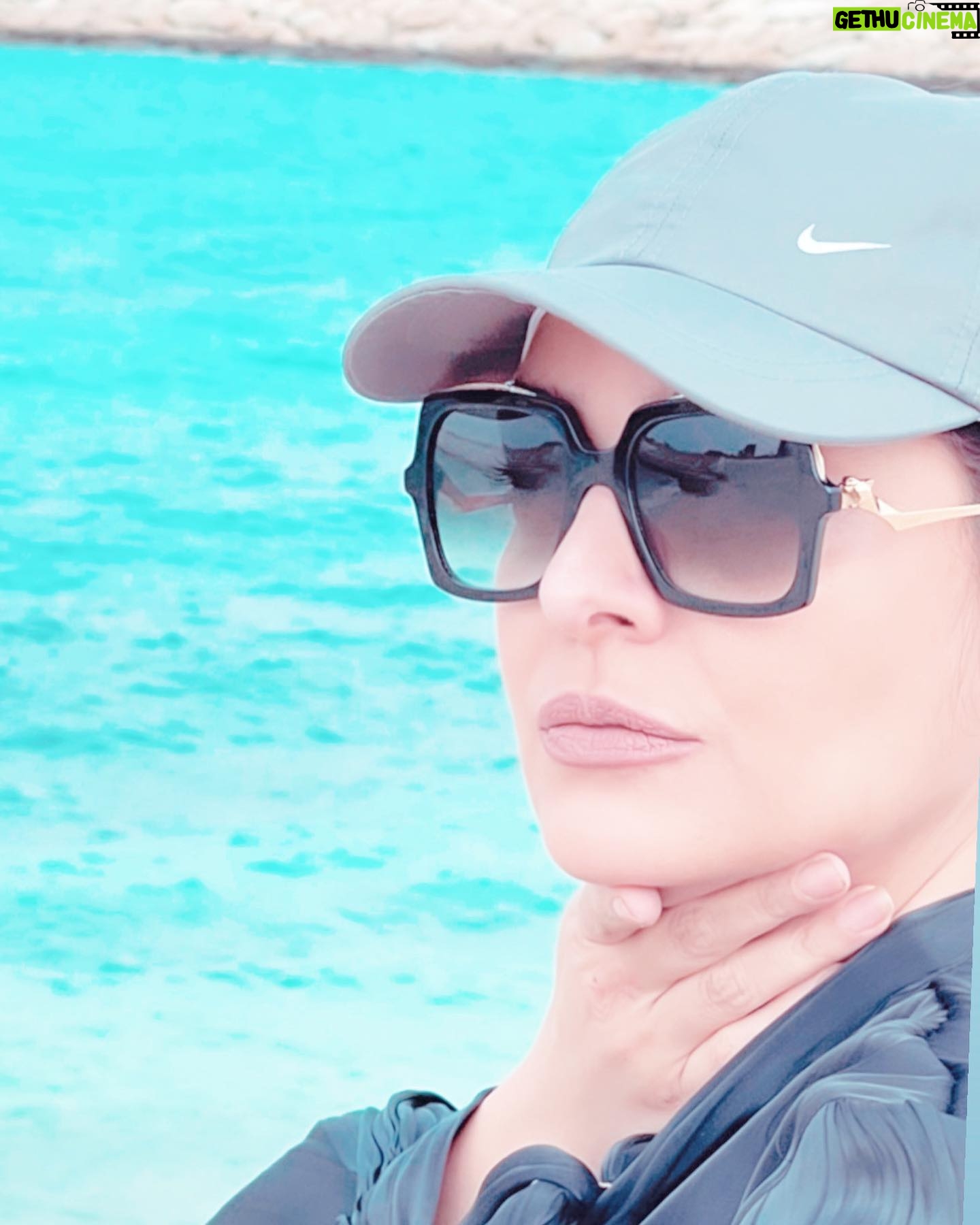 Sare Bayat - 155.4K Likes - .
این جهان با تو خوش است،
آن جهان با تو خوش است،
این جهان بی من مباش و
آن جهان بی من مرو...
#مولانا