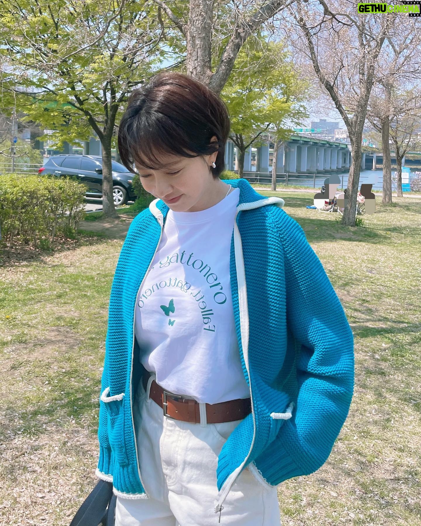Song Ji-hyo - 367.3K Likes - 한강피크닉🌿🌿