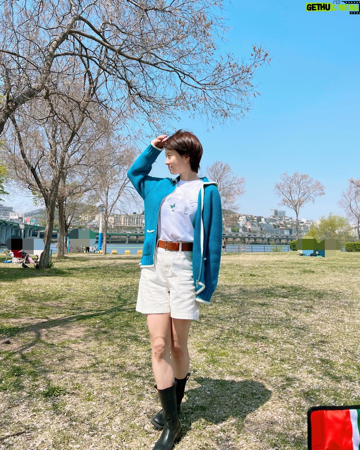 Song Ji-hyo - 367.3K Likes - 한강피크닉🌿🌿