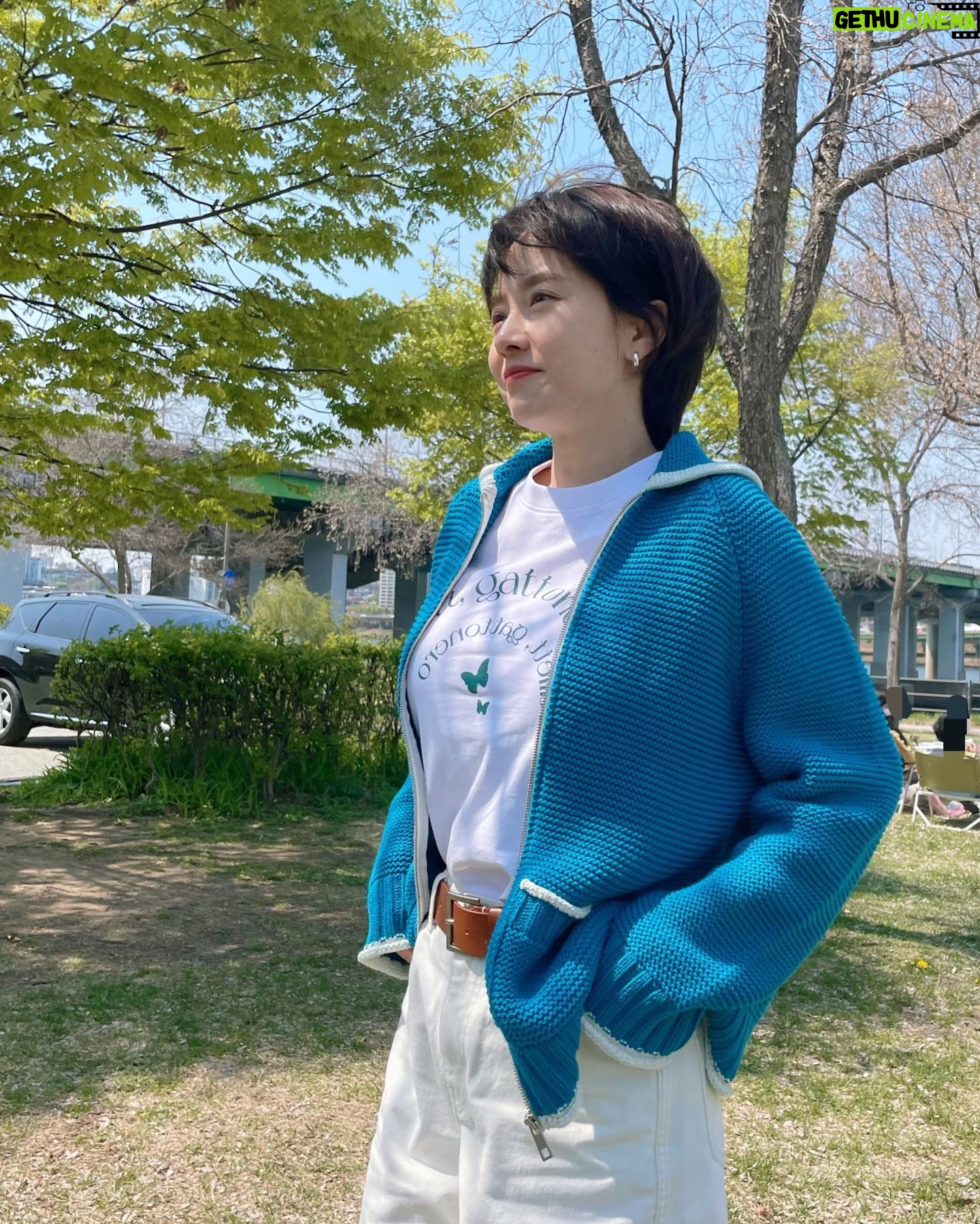 Song Ji-hyo - 367.3K Likes - 한강피크닉🌿🌿