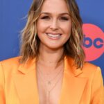 Camilla Luddington Instagram - 400 ep party!!!!!! #greysanatomy 
Wearing @aliceandolivia 🧡🧡🧡
Hair- @justinemarjan 
Makeup- @thetonyabrewer 🥳🥳
I remember the 200th party.. I cannot believe we are here celebrating 200 episodes later.. 🦄 
*also I love that this red carpet was basically in a wind tunnel and I was thinking “I guess we’ll find out if I needed more tape with this outfit…”🤣🤷‍♀️