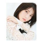 Minami Hamabe Instagram - 今日も1日おつかれさまです🐶
本日情報解禁になりましたのでご存知の方もいらっしゃると思いますが
2023年度前期
神木隆之介さん主演のNHK連続テレビ小説『らんまん』にてヒロインを務めることが決定いたしました🐶

やっとご報告できてうれしいです
ちょっとそわそわしましたし、なんだか忘れられない日の1つになりました🐶

敬愛する神木隆之介さんの奥様という形で務められること、祖父母親孝行できること、そのほか幾つものタイミングの巡り合わせに感謝の気持ちが胸いっぱいに広がっています🐶
たくさんのお祝いのメッセージも既に受け取っております
ありがとうございます🐶

『らんまん』は植物学の父と呼ばれる牧野富太郎さんをモデルに描かれます。
神木隆之介さん演じる牧野万太郎さんと共に波乱万丈な人生を
妻としてちょっとやそっとじゃ挫けない、植物のように強く広く根を張り逞しく駆け抜けて行けたらよいなと思っております🐶
2023年の春がたのしみです!
どうぞ宜しくお願いいたします!

あ、17?とか18?歳ぶりに宣材写真を新しく撮っていただきました🐶
宣材写真ってむずかしい…
前髪伸びてきたから見慣れない🐶