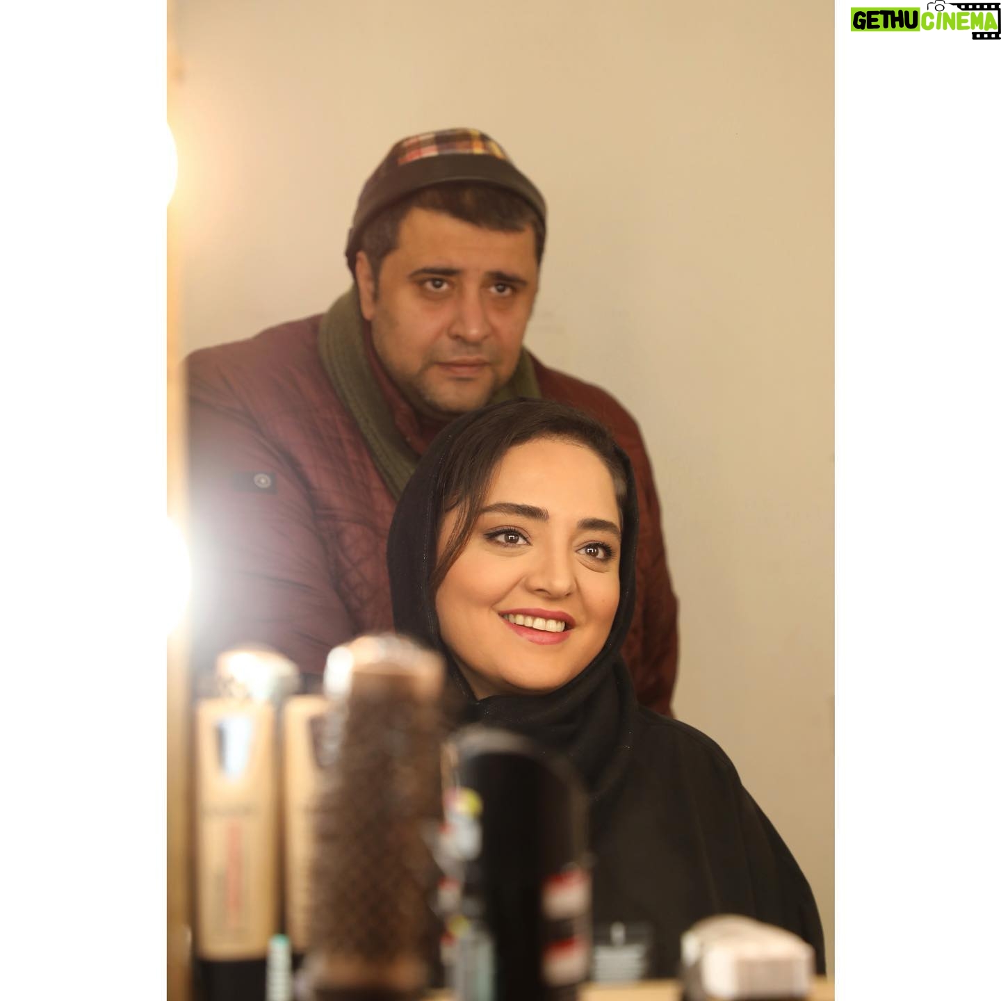 Narges Mohammadi Instagram - نوشتن درباره بعضی از آدم ها سخت و دشوار است
آدم هایی که تماموجودشان قلب است
محبت است ، نیکی به خلق است … انسانیت است …
دوست داشتن هم نوع است …حال خوب به دیگران سپردن است …
در واقع سر سپرده رفاقت و معنی هنرمند است …
بعد از قضاوت دیگران زندگی کردن و با آدم ها آدم بودن
سعید نعمت الله خود خود همه واژه های بالاست …
سعید نعمت الله عزیز تولدت مبارک ….
🎂🌺🌸🎂
عکس:امیر ترکی عزیز