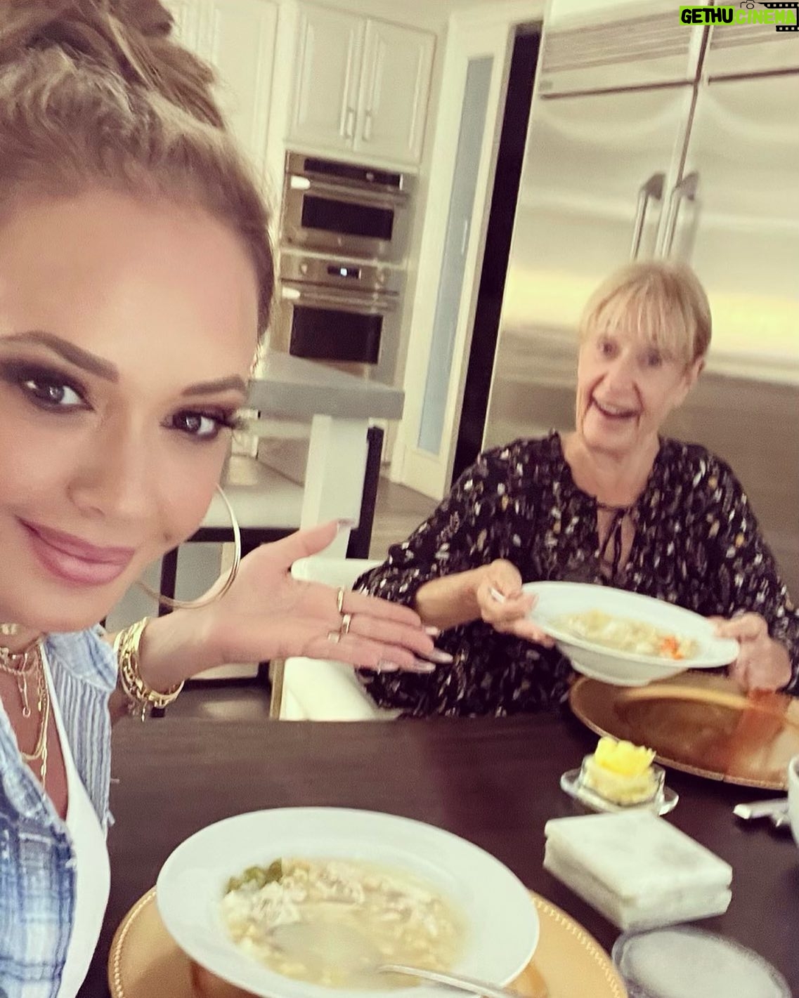 Leah Remini Instagram - My mom offered to make me some chicken soup as a welcome home. She said be ready to eat at 4:30 PM. At 4:55 PM she was already in her car and on her way home. It was nice while it lasted!