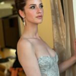 İrem Helvacıoğlu Instagram – Bu görkemli gece de beni ağırlayan ve ödüle layık gören @klassmagazin ailesine teşekkür ederim. 💙💙💙
Gecede kendimi prenses gibi hissetmem için  bu şahane Işıl Işıl  elbiseyi bana hazırlayan güzel kadın ve güzel ekibe
@tuvana_buyukcinar 💕💕💕💕
Yüzümün bu şahane ışıltısı için  canım kadın 
@gamzeteq 💞💞💞 
Parıltımın tamamlanması için harikalar yaratan ✨✨✨ @ulseven  çok kocaman teşekkür ederim hepiniz harikasınız