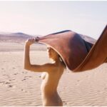 Georgina Amorós Instagram - A veces me gustaría ser un gato para pasarme el día tumbada en el rincón dónde toca el último rayo de sol, imperturbable.🌞 
(A ver si poniendo una rayita blanca esta foto se puede quedar x aquí 🫣) 
La fotu es del Diegui @diegobetancor
