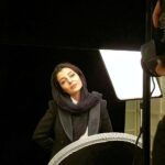 Sare Bayat Instagram - .
من هرشب فانوسم را به اضطراب،
سمت نگاهِ تو پرتاب مى كنم،
تا آسوده شوم كه هستى.
اينجايى، در اين خانه،
صبحها لباست را مى پوشم 
شبها كنارت چاى مى نوشم
اين چنين، تاريخمان را متوقف مى سازم
تا بكر بماند، منو، خانه و تاريخ و خاطره.
و تو چقدر بزرگ شدى در زمان
و چقدر خوشحالم كه به تمام آرزوهايت رسيدى.
هفتم بهمن گرامى.
.
.
📷: @ehsan_jaberi
.
#ساره_بیات
#sarehbayat #sareh_bayat