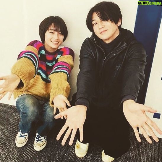 Suzu Hirose Instagram - 今夜10時からanone7話です
ドラマでは絶対見れないやつ、これ、はは
いまドラマ撮影も終わりましたお疲れ様でした
#anone #1時間後 #やばすぎてやばい回