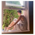Şevval Sam Instagram – Renkli mi…siyah beyaz mı..? 🌈🎵