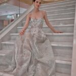 İrem Helvacıoğlu Instagram – Bu görkemli gece de beni ağırlayan ve ödüle layık gören @klassmagazin ailesine teşekkür ederim. 💙💙💙
Gecede kendimi prenses gibi hissetmem için  bu şahane Işıl Işıl  elbiseyi bana hazırlayan güzel kadın ve güzel ekibe
@tuvana_buyukcinar 💕💕💕💕
Yüzümün bu şahane ışıltısı için  canım kadın 
@gamzeteq 💞💞💞 
Parıltımın tamamlanması için harikalar yaratan ✨✨✨ @ulseven  çok kocaman teşekkür ederim hepiniz harikasınız