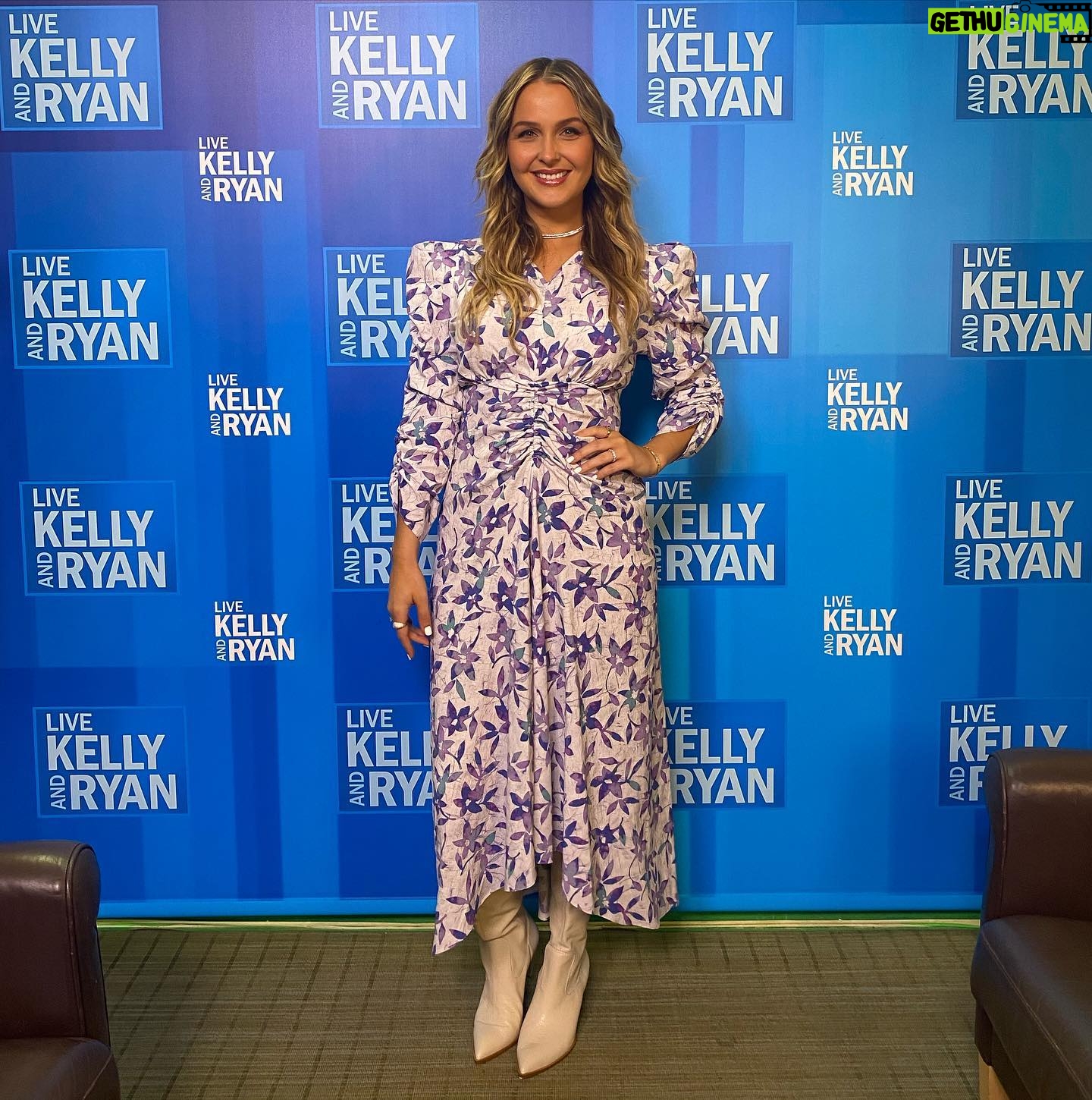 Camilla Luddington Instagram - Our 2 HOURRRRR finale episode is TONIGHT!!!!!! Celebrating the 400th by doing the press rounds in NYC! 🥳
Glam- makeup @robertsesnek
Hair- @anthonycampbellhair
Stylist- @nataliehoseltonstyle
Dress @isabelmarant
Boots @larroude
Necklace @maisonorient @talita_london
Rings @ettika