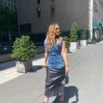 Camilla Luddington Instagram - Good morning NYC 🤗 out of sweatpants and heading to @elleusa  for “ask me anything”! #askmeanything #elle #greysanatomy #400thepisode 
Glam: hair- @anthonycampbellhair 
Makeup- @robertsesnek 
Stylist- @nataliehoseltonstyle 

Dress- @dereklam 
Shoes- @alexandrebirman 
Bracelet- @nickhorey 
Bag- @charlesandke