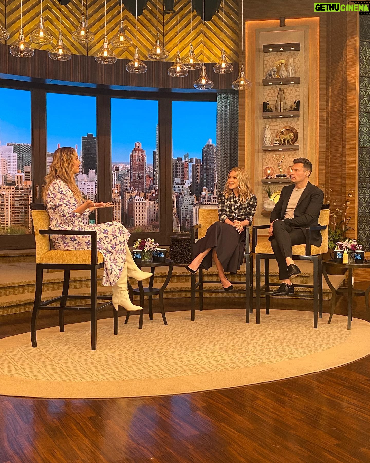 Camilla Luddington Instagram - Our 2 HOURRRRR finale episode is TONIGHT!!!!!! Celebrating the 400th by doing the press rounds in NYC! 🥳
Glam- makeup @robertsesnek
Hair- @anthonycampbellhair
Stylist- @nataliehoseltonstyle
Dress @isabelmarant
Boots @larroude
Necklace @maisonorient @talita_london
Rings @ettika