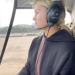 Kinsey Wolanski Instagram - Chilly morning doors off flying down the coast 🚁 

#helicopter #travel #california