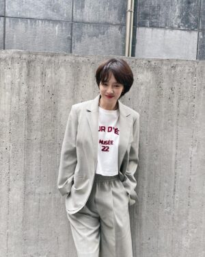 Song Ji-hyo Instagram - vs 바람💨💨