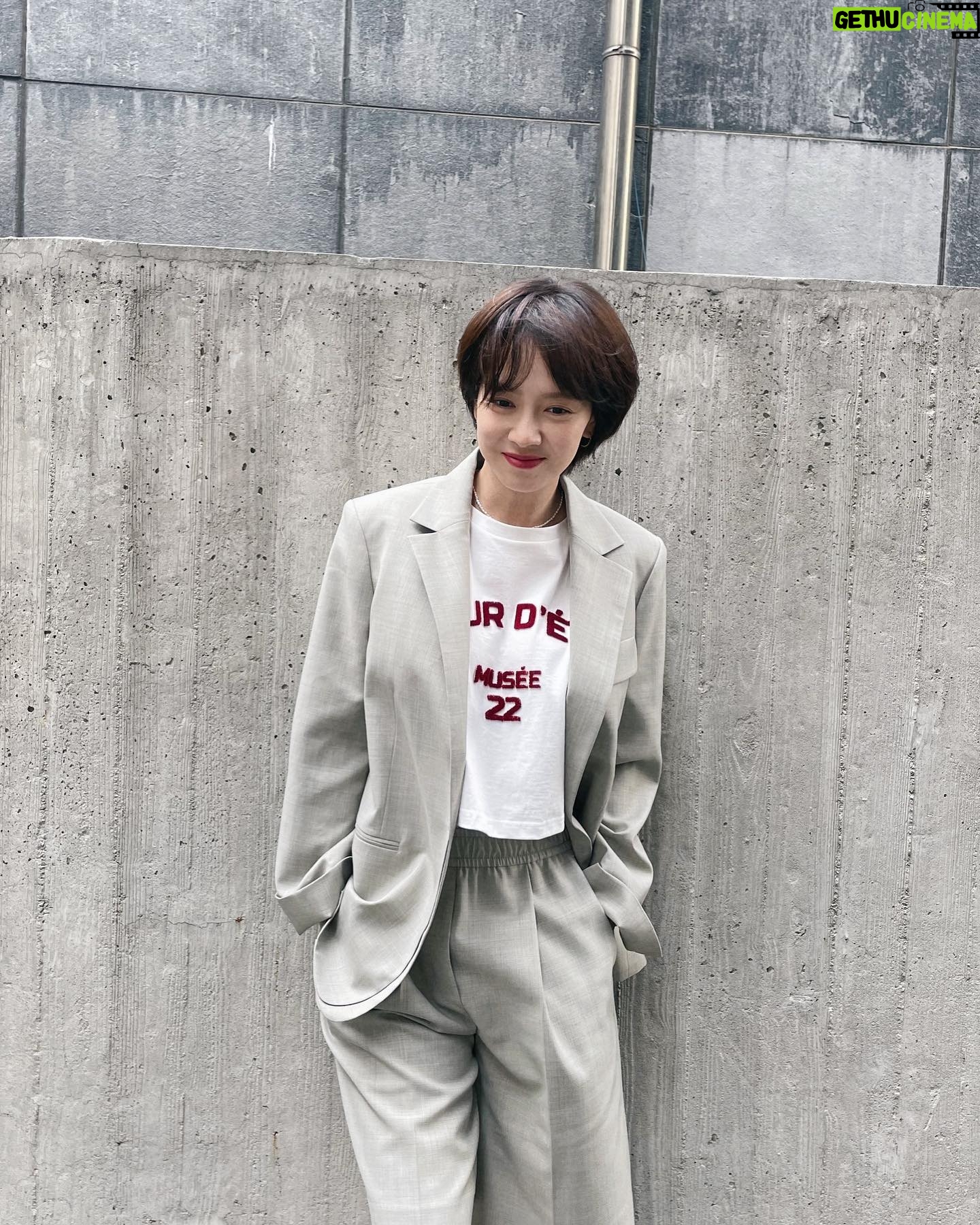 Song Ji-hyo - 367.5K Likes - vs 바람💨💨
