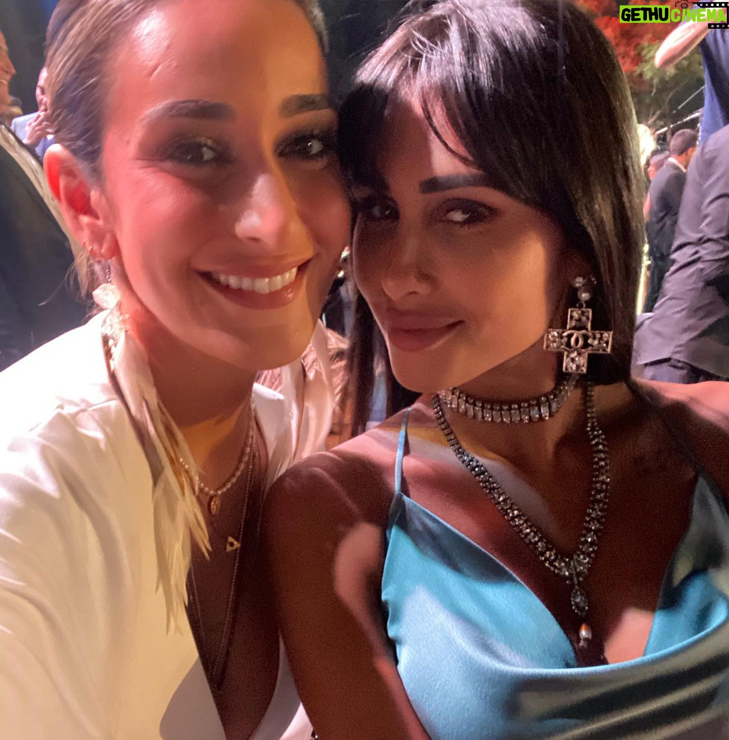 Amina Khalil Instagram - Girls night out at the @eeawards_ last night with my loves @enjykiwan and @sherinearafa_