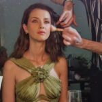 İrem Helvacıoğlu Instagram – En basindan beri heyecan duydugum,  bana bambaska bir karakter yaratmanin deneyimini sunan @disneyplustr ’nin lansman projesi #kaçış ile sizlerle buluşacak olmanın mutluluğunu yaşıyorum.  Büyük emek ve ozveri ile  ortaya koyduğumuz işimizi 14 Haziran’da hepinizi ekran başına bekliyorum. Umarim bizler kadar heyecanlanir ve bu hikayeye ortak olursunuz. Bu gece ozelinde yanimda bulunan sizlere daha ozenli  guzel gorunmem icin emek harcayan 
Styling: @boreal.brandlifting 
Elbise: @zeyneptosunofficial 
Takı: @swarovski 
Makyaj: @ugurkiral 
Saç : @enginaktashair_ cok tesekkur ederim. 
@disneyplustr #kaçış