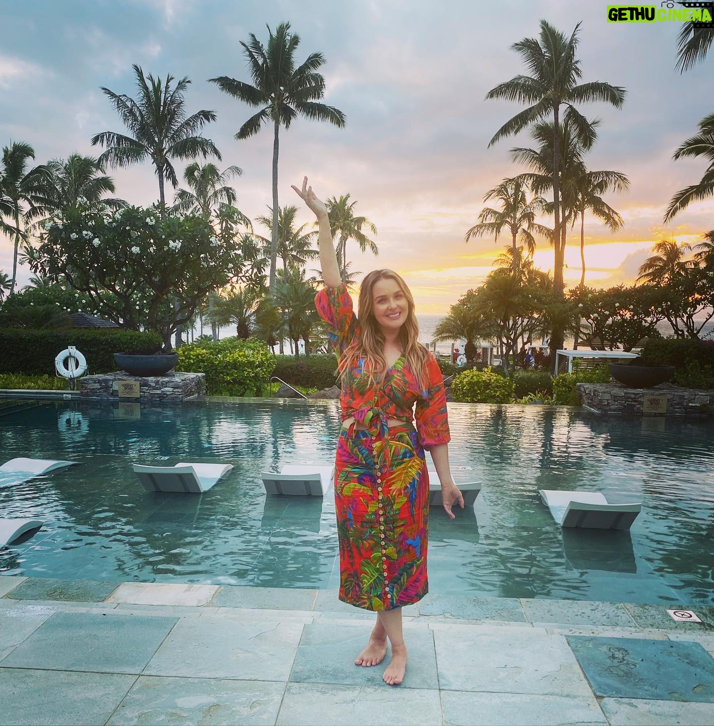 Camilla Luddington Instagram - New happy place 🌴❤️