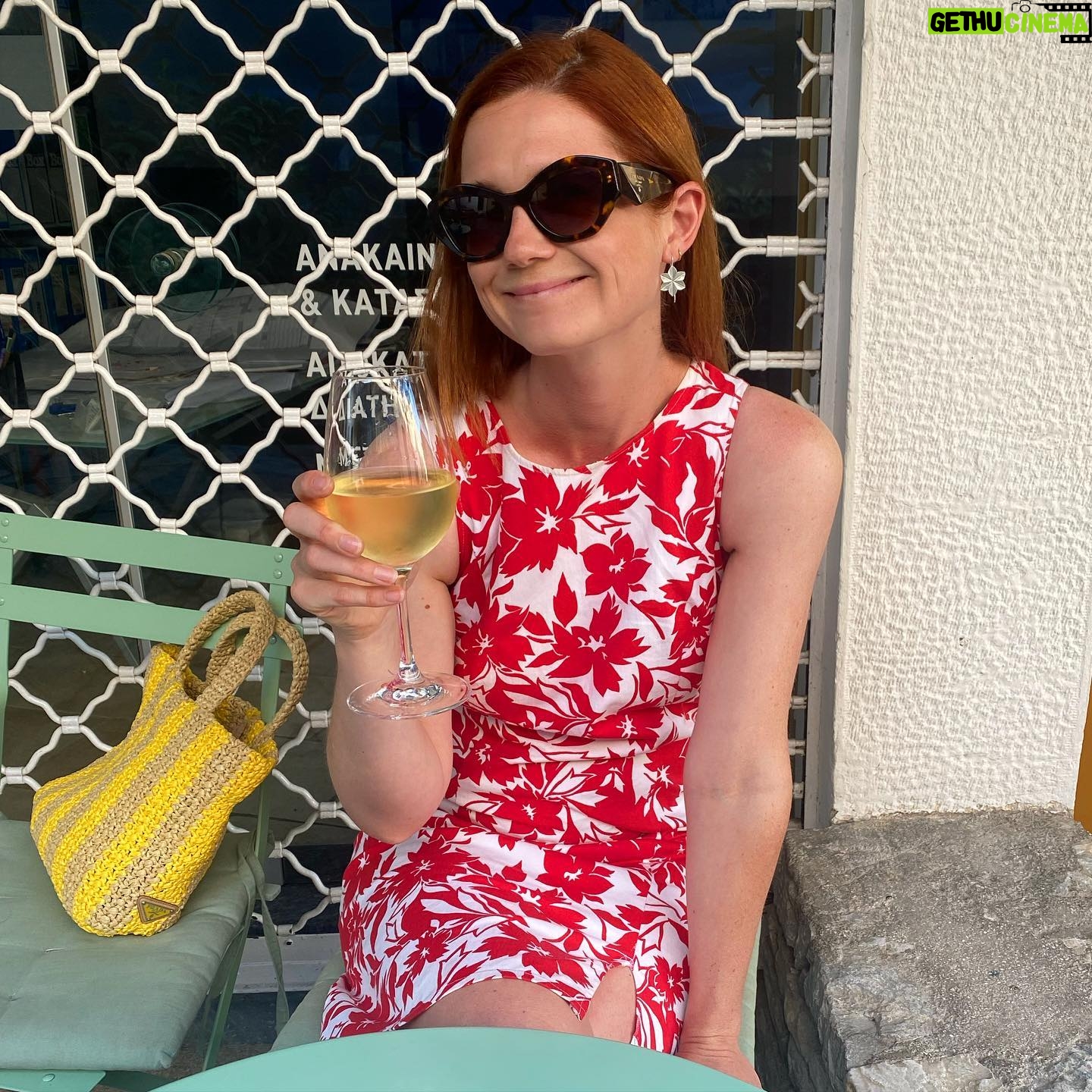 Bonnie Wright - 125.5K Likes - full of love, feta, honey & the salty aegean sea🍯🌙
