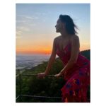 Şevval Sam Instagram – Yaz akşamı, gün batımı kadar güzel bişey var mı..? Teşekkürler akşam güneşi😉🥰🎵💝 #sunset
