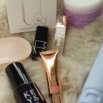 Sheryl Rubio Instagram - Me gusta experimentar nuevas cosas y más aún con maquillaje 💕🌙 me llego este paquete lindo de @boxycharm y tenía que experimentar. Los productos estrellas fueron el labial de @toofaced que ya vieron en mi video anterior y la sombra de @shopvioletvoss 💕
