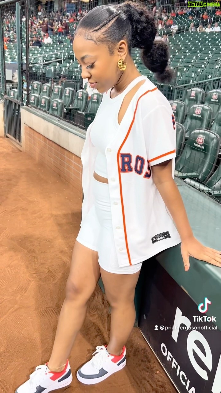 Priah Ferguson Instagram - loved hanging with @astrosbaseball for @strangerthingstv night in Houston. y’all were turnt! I had an amazing time.
I chose #17 to honor the birth dates of my late grandfathers, Papa Warren 3/17 and Papa Ferguson 8/17🧡