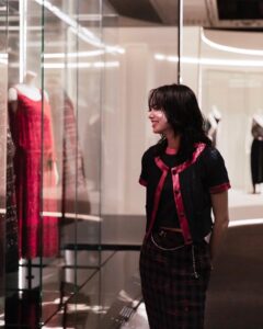 Nana Komatsu Instagram - 🔴⚫️⚪️GABRIELLE CHANEL 
　　　　　　　FASHION MANIFESTO 
　　　　　　　　　　EXHIBITION 🔴⚫️⚪️

三菱一号館美術館
2022.6.18~9.25

@chanelofficial #chanelexhibitions