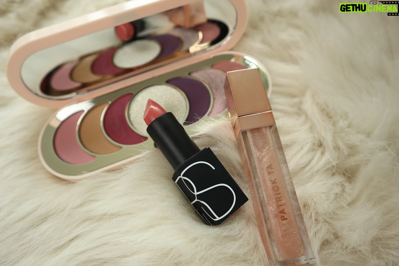 Sheryl Rubio Instagram - Llevando mis skills de maquillarme a otro nivel🫣💕 ahà vamos! Nos hicimos este maquillaje con lo nuevo que me llego de @boxycharm #boxycharm #boxycharmpartner #ad
