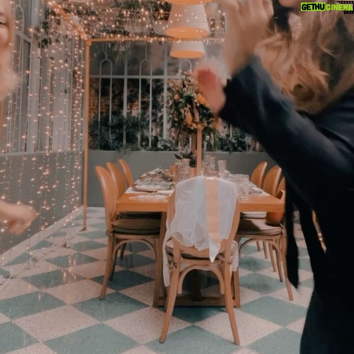 Sheryl Rubio Instagram - Que bonito celebrar a tus amigas y consentirlas 🤍💍 @luisacardenas es una persona importante en mi vida jamás hubiese podido hacer esto sin la ayuda de @brocantebotanico porque es el lugar más bonito para hacer eventos qué hay y @happyworldmexico por decorarlo asà 🤍