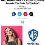 Melissa Benoist Instagram - Officially on the bus! 😊 V v excited @amychozick @gberlanti @julieplec @sarahsowitty