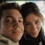 Georgina Amorós Instagram - Hace meses empezamos a grabar este proyecto y se ha convertido en un viaje precioso e intenso que no puedo tener más ganas de compartir con vosotrxs❤️
Me faltan palabras para agradecer a todas las personas que se están dejando la piel para que esta historia, de amor, desamor, de cine, de esos sueños que se cumplen y los que no, os llegue y os emocione. 
Pues eso, “Todas las veces que nos enamoramos” próximamente en @netflixes ❣️