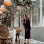 Sheryl Rubio Instagram - Que bonito celebrar a tus amigas y consentirlas 🤍💍 @luisacardenas es una persona importante en mi vida jamás hubiese podido hacer esto sin la ayuda de @brocantebotanico porque es el lugar más bonito para hacer eventos qué hay y @happyworldmexico por decorarlo así 🤍
