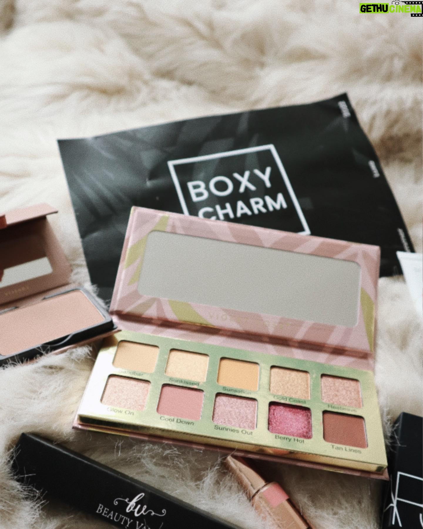 Sheryl Rubio Instagram - Photobump de momentos que me hicieron muy feliz el mes de junio ❤️👀 @boxycharm #boxycharm
