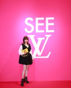 Suzu Hirose Instagram - ❤️
#SEELV
#LVFashion
#LVJewelry