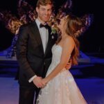 Sheryl Rubio Instagram - Casi 4 años contigo y no puedo creer que seguimos en nuestro “honeymoon phase” con la misma intensidad y pasión de esas primeras semanas que nos conocimos… Carajo, que bonito ha sido conocerte. Y es que todos los días me enamoro más de ti. Que alegría que el destino te haya puesto en mi vida, le das luz a todo lo que está a mi al rededor. Te amo mucho 🐛❤️ @shapswade