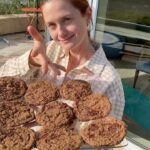 Bonnie Wright Instagram - Pantry choc chip cookies 🍪🍪🍪 all the ingredients you can store in your cupboard so you never have a reason not to bake! Find the recipe in my book #gogently #gocook #vegan #chocolate #cookies