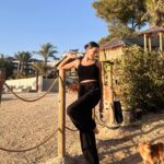Aybüke Pusat Instagram – Ay bugün harika bi’ gün 👯‍♀️ #fondip