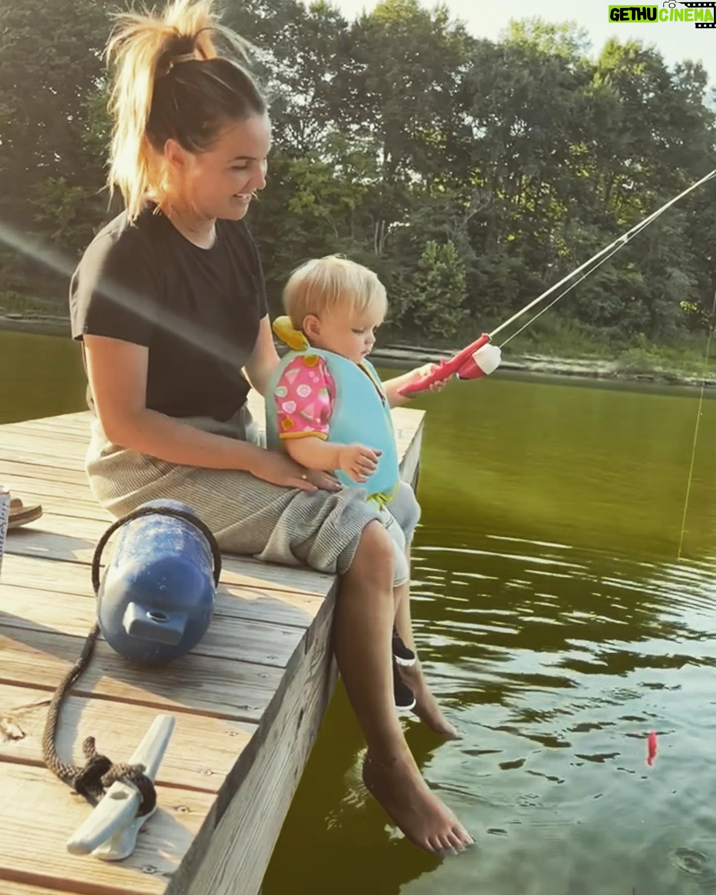 Camilla Luddington Instagram - Early morning fishing in Kentucky with Lucas. We caught nothin. 🤣🤷♀️ 🐠 #lakelife