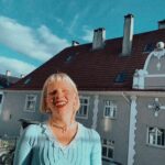Aurora Aksnes Instagram – This is how happy my sisters make me.
Second picture??? Slightly confused?? Or laying an egg?? 

Thank you for the kindness you’ve shown potion for love. It touches my lil’motherfucking heart