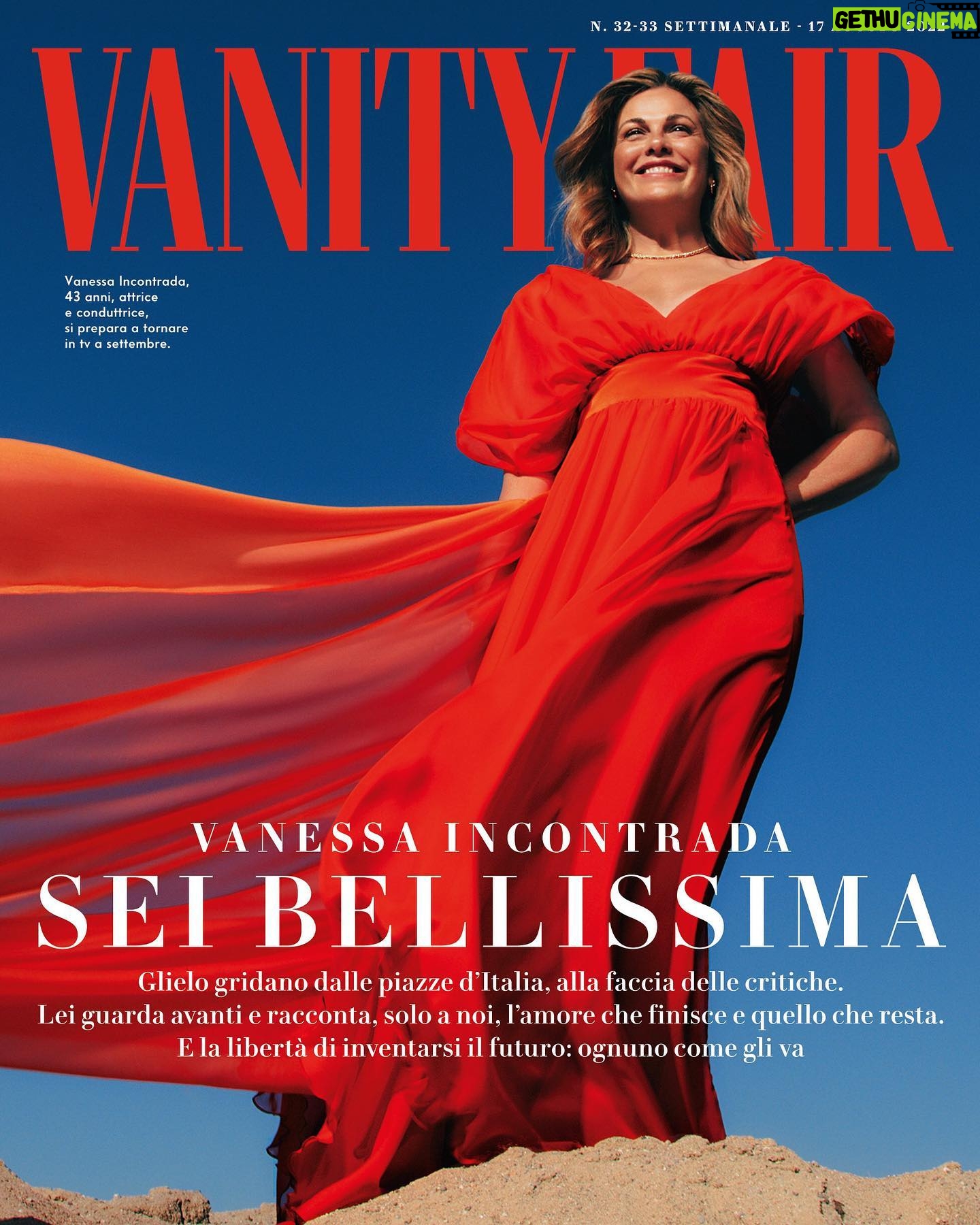 Vanessa Incontrada Instagram - Il desiderio di guardare avanti, la libertà
di inventarsi il futuro. @Vanessa_Incontrada risponde al Questionario di Proust di Vanity Fair è la protagonista della nuova cover di Vanity Fair in edicola da domani mercoledì 3 agosto: una donna libera e consapevole, che osserva il mondo con fiducia e curiosità.
Vanessa Incontrada, fotografata da @javier_biosca.
Abito in chiffon, @ateliereme. Collana Victoria, @tiffanyandco.
Servizio @gaiafraschini. Fashion assistant @gretatede. Make-up @cristianconcas. Hair @irenegrecomilano. Manicure @alessiacannarozzo by @thegreenappleitalia. Sarta Luisa Medina. Producer @marinamoretti64. Thanks to @angelicatorelli Intervista @silviabombino