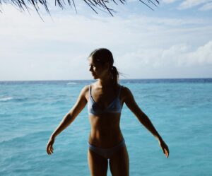 Georgina Amorós Instagram - Getting used to the island life🦋 @anantarakihavah 🤍