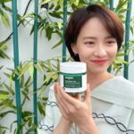 Song Ji-hyo Instagram - 여름철& 수부지 피부에 찰떡인 
아하-바하-라하👍🏻👍🏻

🌿AHA BHA LHA
Exfoliating & Pore Clean 
TonerPad

🌿 🌿AHA BHA LHA
Exfoliating & Pore Clean 
Toner

#ad