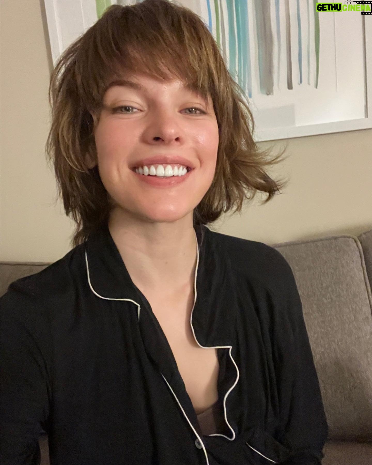 Milla Jovovich Instagram - That’s an official wrap for me on my new movie “Breathe”!! So excited to have been a part of it. Huge thank you to our stars @iamjhud and @iamquvenzhane for being two of the most wonderful ladies to be on set with, to #samworthington and @raulcastillo who had us all in stitches the entire shoot and to our amazing director @stefonbristol who’s patience, vision, talent and perseverance was the driving force that got this movie made! The movie is about a not so distant future earth that has no air and how good people end up doing terrible things to try and breathe again. And on that note, now it’s time to start prepping for my next film “In The Lost Lands” with the one and only @davebautista! It’s based on the short story by George R.R. Martin. It’s a project my husband and I have been developing for about 6 years now and I’m so proud that we’re finally about to start shooting it!!! 🥳🥳🥳❤️❤️❤️ p.s. thank you @hilaryshawnhmua for my awesome new haircut😝