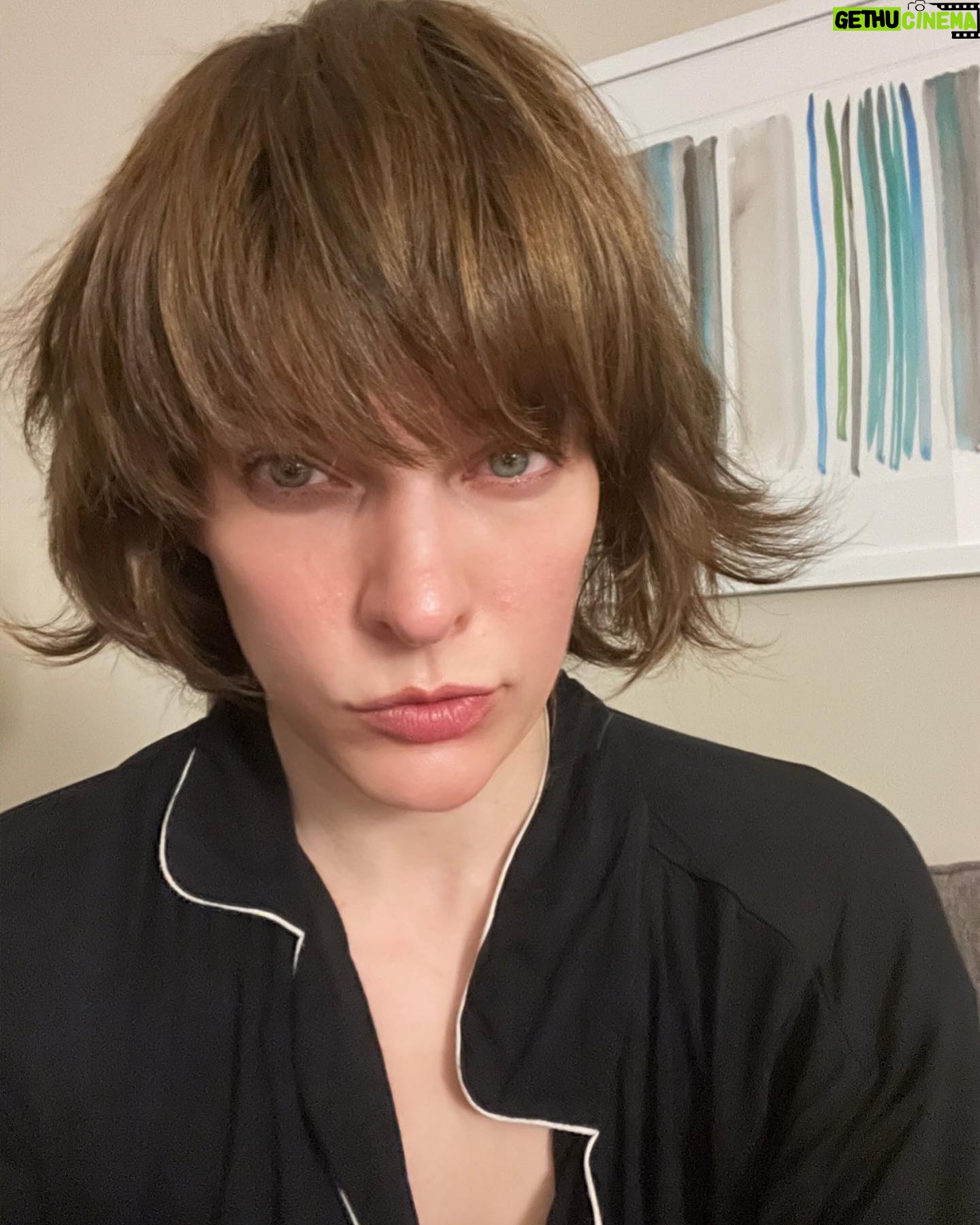 Milla Jovovich Instagram - That’s an official wrap for me on my new movie “Breathe”!! So excited to have been a part of it. Huge thank you to our stars @iamjhud and @iamquvenzhane for being two of the most wonderful ladies to be on set with, to #samworthington and @raulcastillo who had us all in stitches the entire shoot and to our amazing director @stefonbristol who’s patience, vision, talent and perseverance was the driving force that got this movie made! The movie is about a not so distant future earth that has no air and how good people end up doing terrible things to try and breathe again. And on that note, now it’s time to start prepping for my next film “In The Lost Lands” with the one and only @davebautista! It’s based on the short story by George R.R. Martin. It’s a project my husband and I have been developing for about 6 years now and I’m so proud that we’re finally about to start shooting it!!! 🥳🥳🥳❤️❤️❤️ p.s. thank you @hilaryshawnhmua for my awesome new haircut😝